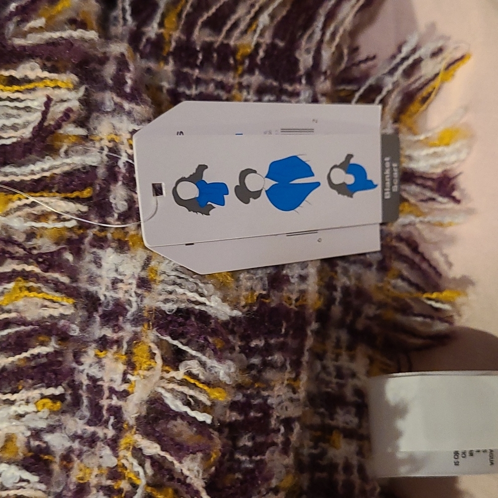 Time and Tru Blanket scarf - Picture 7 of 8